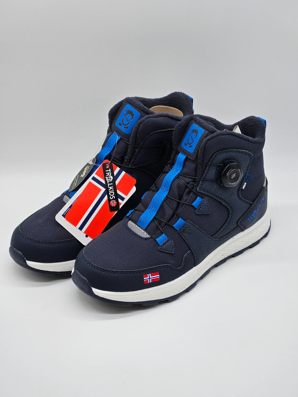 Bunte Trollkids Bergen Mid Winterstiefel für Kinder mit wasserdichter Oberfläche und warmem Innenfutter, geeignet für kaltes Wetter