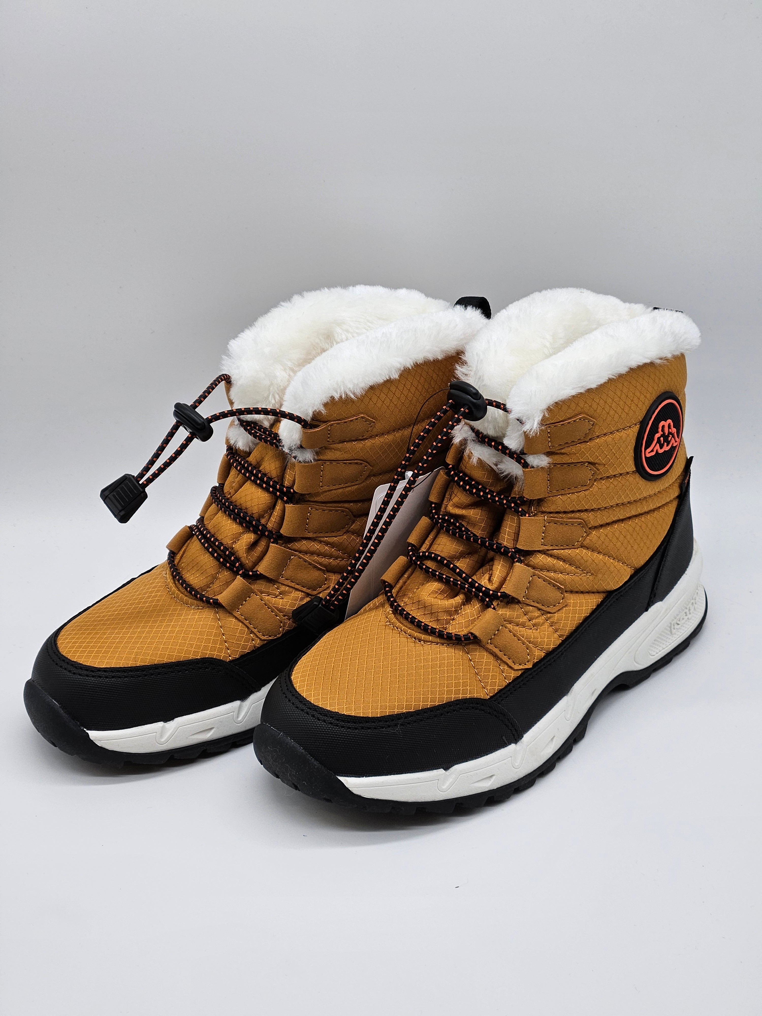Kappa Camel Black Winterstiefel aus Leder mit rutschfester Sohle und Schnürung, bequemes Schuhwerk für kalte Tage.