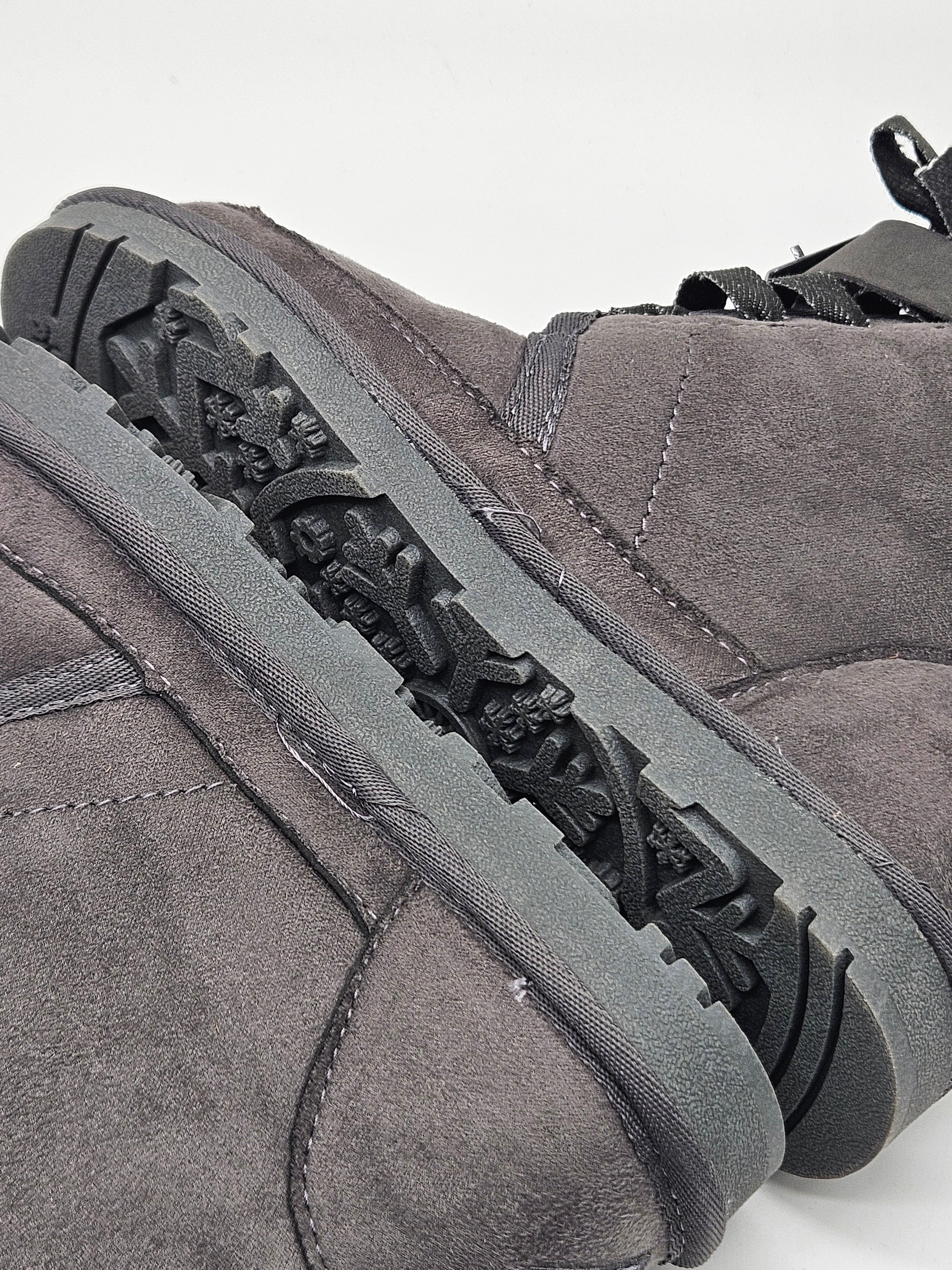Island Boots Ishani Herbststiefel aus Leder mit Schnürung und flacher Sohle, perfekt für den Herbst.