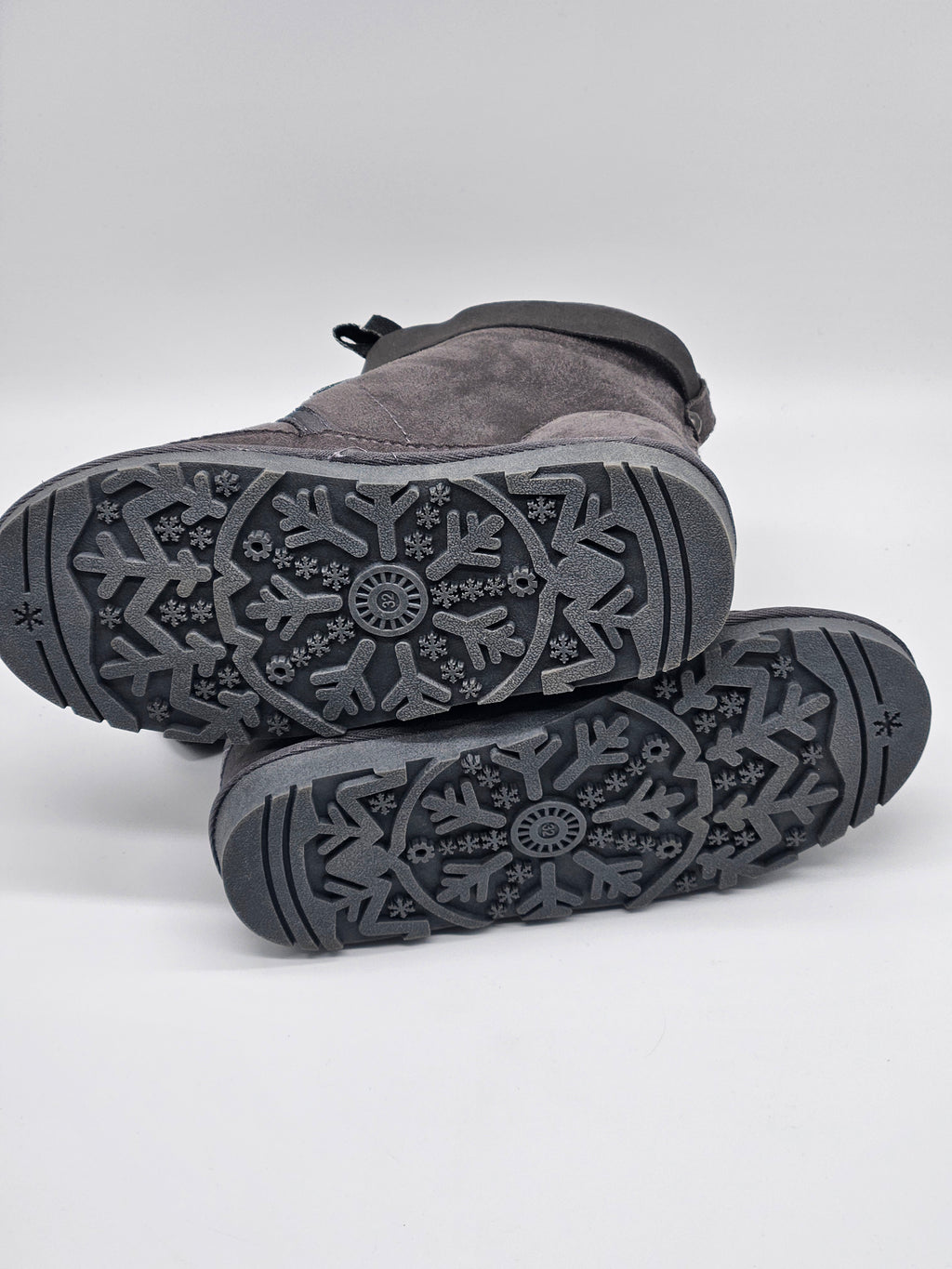 Island Boots Ishani Herbstschuhe aus braunem Leder mit Schnürung und Blockabsatz, perfekt für den Herbst.