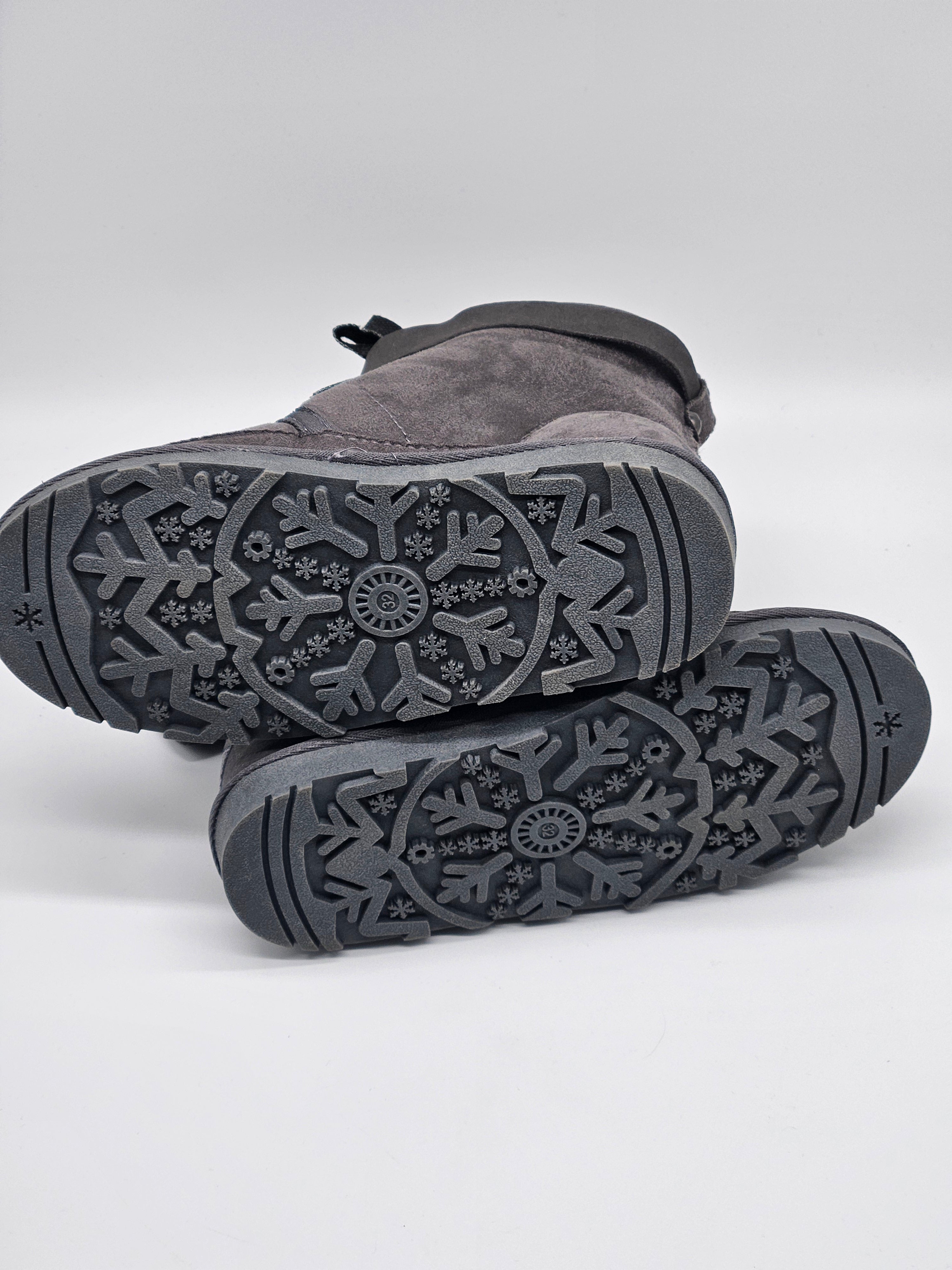 Island Boots Ishani Herbstschuhe aus braunem Leder mit Schnürung und Blockabsatz, perfekt für den Herbst.