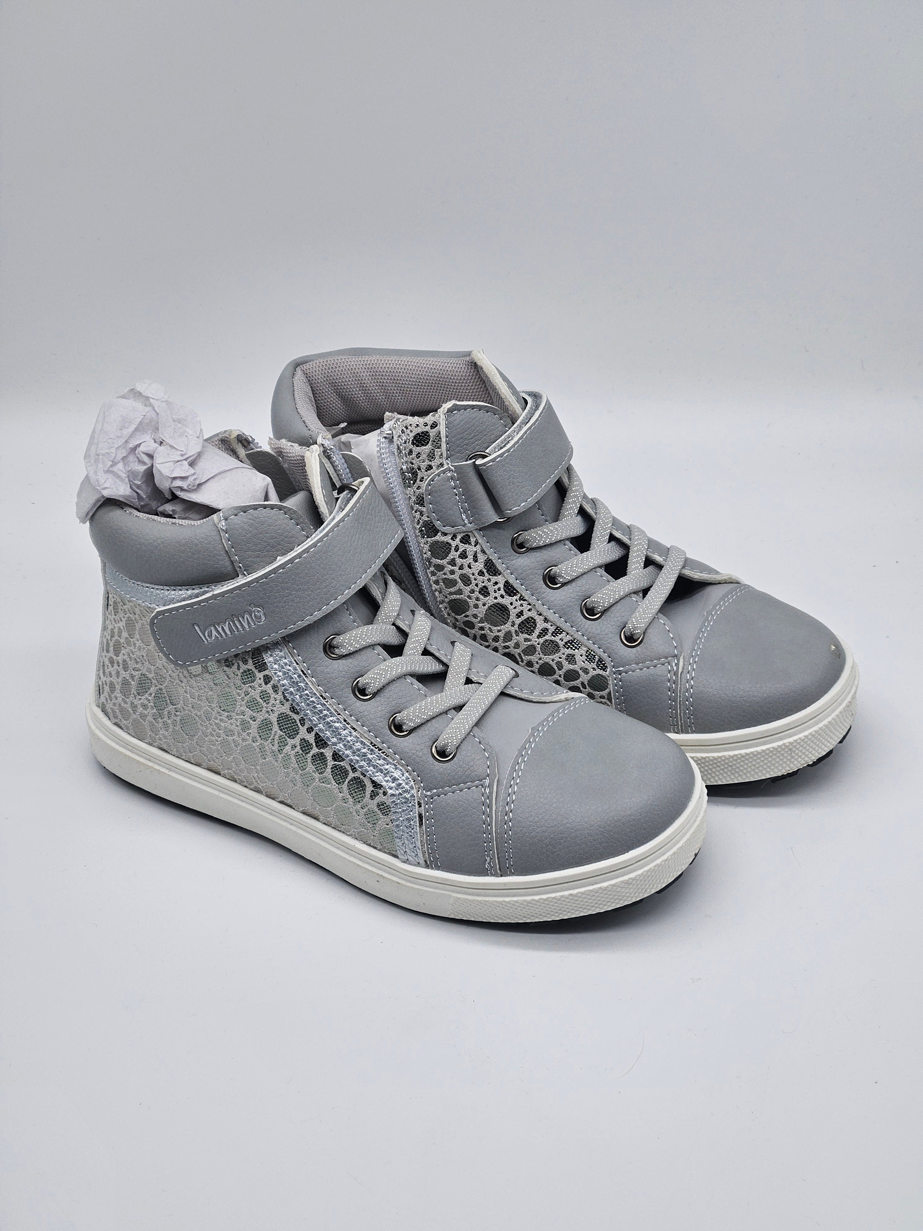 Lamino Sneaker High, modischer hoher Sneaker aus Leder mit weißen Schnürsenkeln und sportlichem Design.