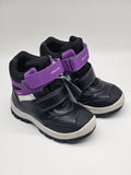 Geox Winterstiefel Flanfil, wasserdichte Winterstiefel für Damen mit bequemem Schaft und robustem Sohle, in dunkler Farbe.