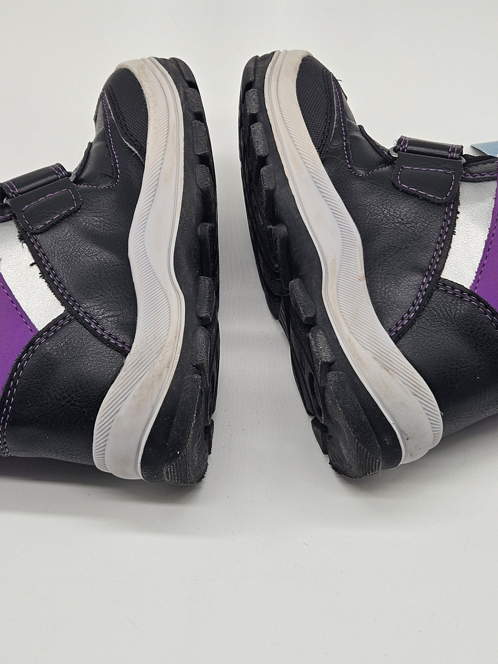 Warmer Geox Winterstiefel Flanfil aus Leder mit Schnürung und rutschfester Sohle, für winterliche Spaziergänge.