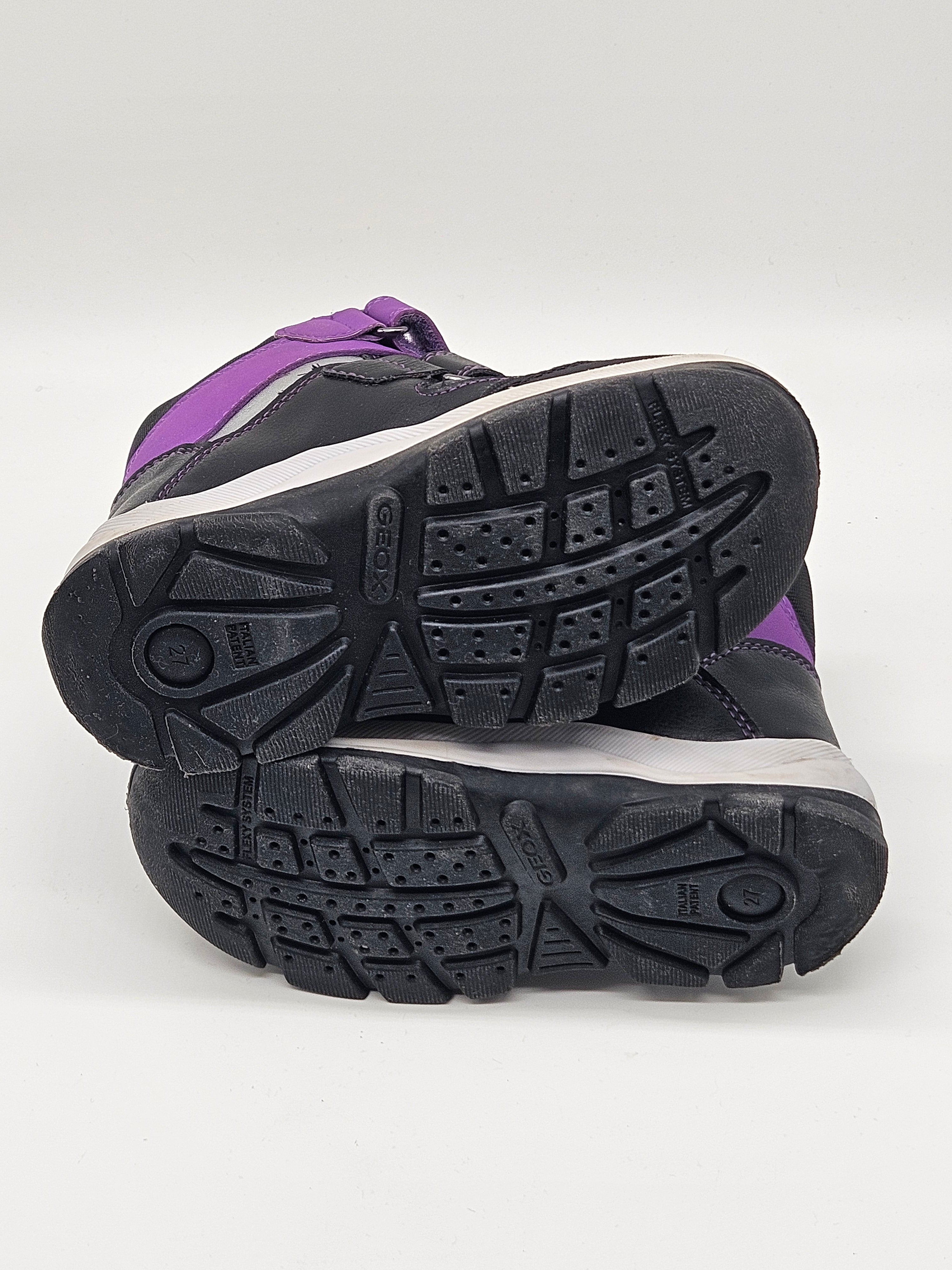 Grauer Geox Winterstiefel Flanfil aus wetterfestem Material mit rutschfester Sohle und warmem Innenfutter, für Damen.