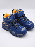 Lamina Winterschuhe in dunklem Design mit warmem Innenfutter und robustem Sohlenprofil, ideal für winterliche Bedingungen.