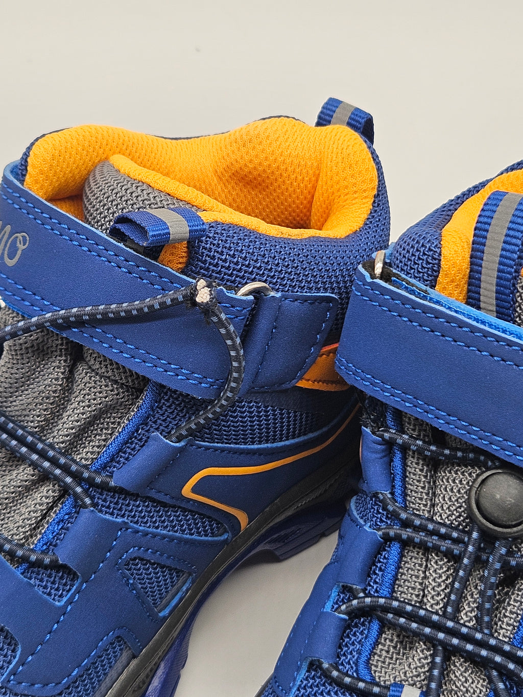 Dunkelblaue Lamino Winterschuhe aus Leder mit warmem Futter und rutschfester Sohle, ideal für kaltes Wetter.