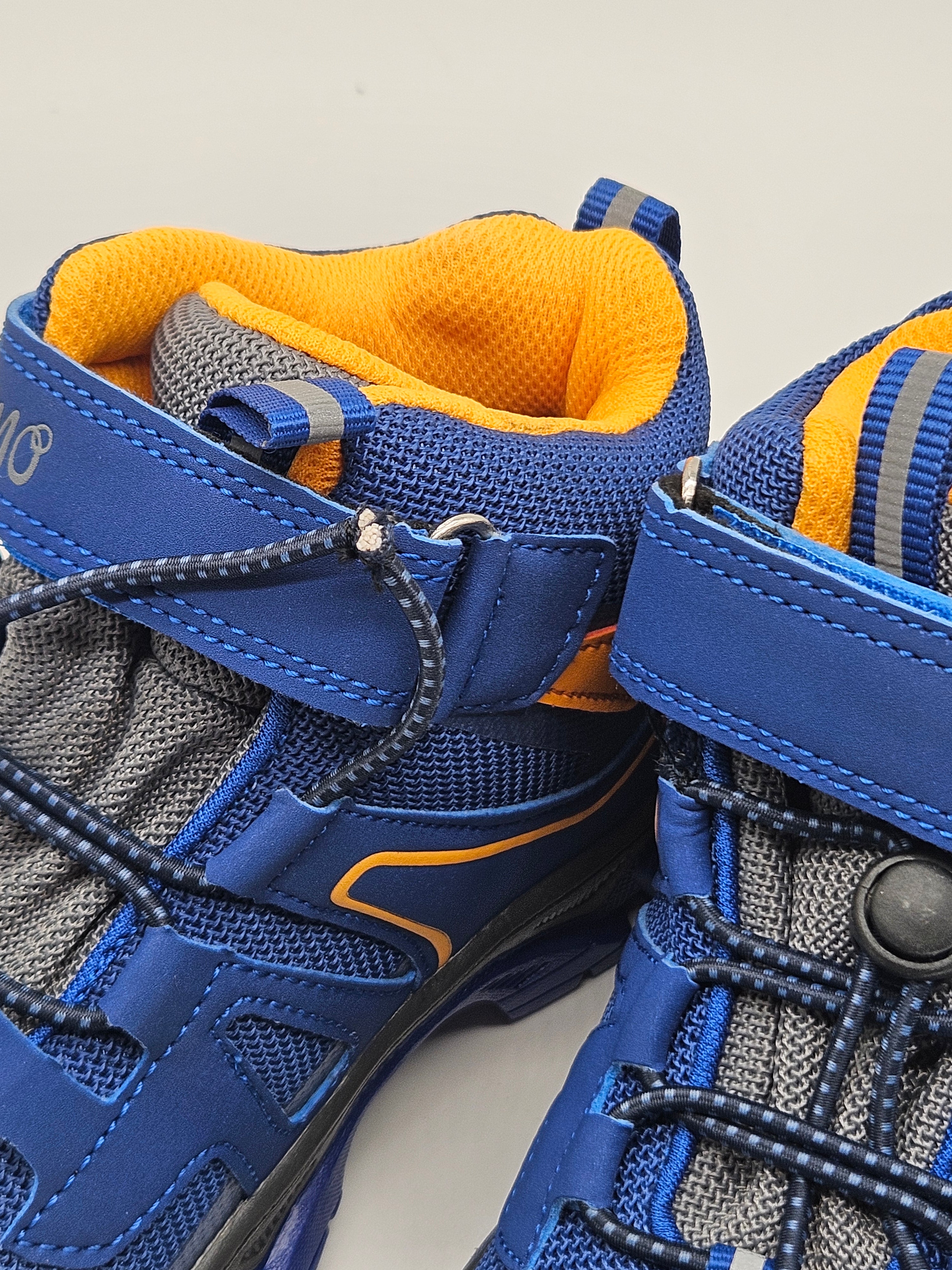 Dunkelblaue Lamino Winterschuhe aus Leder mit warmem Futter und rutschfester Sohle, ideal für kaltes Wetter.