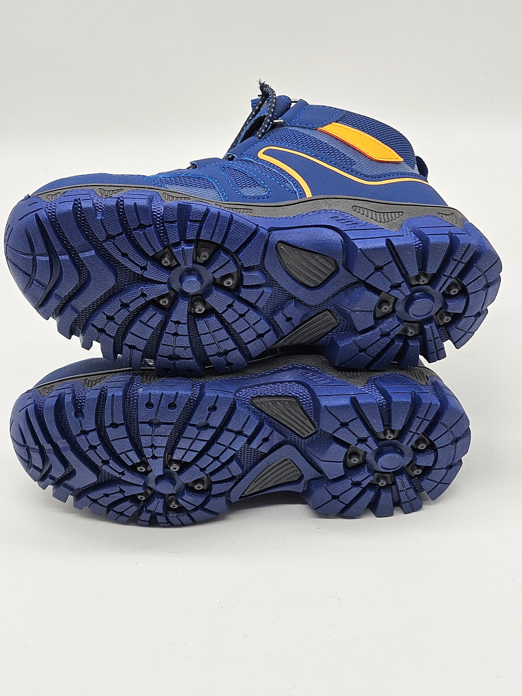 Warme Lamino Winterschuhe aus Leder mit robusten Sohle und schnürbarem Design, ideal für kaltes Wetter.