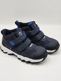 Sneaker Trollkids Kjerag Hiker in dunklem Design mit robusten Sohlen und bequemer Passform, ideal für Outdoor-Aktivitäten.