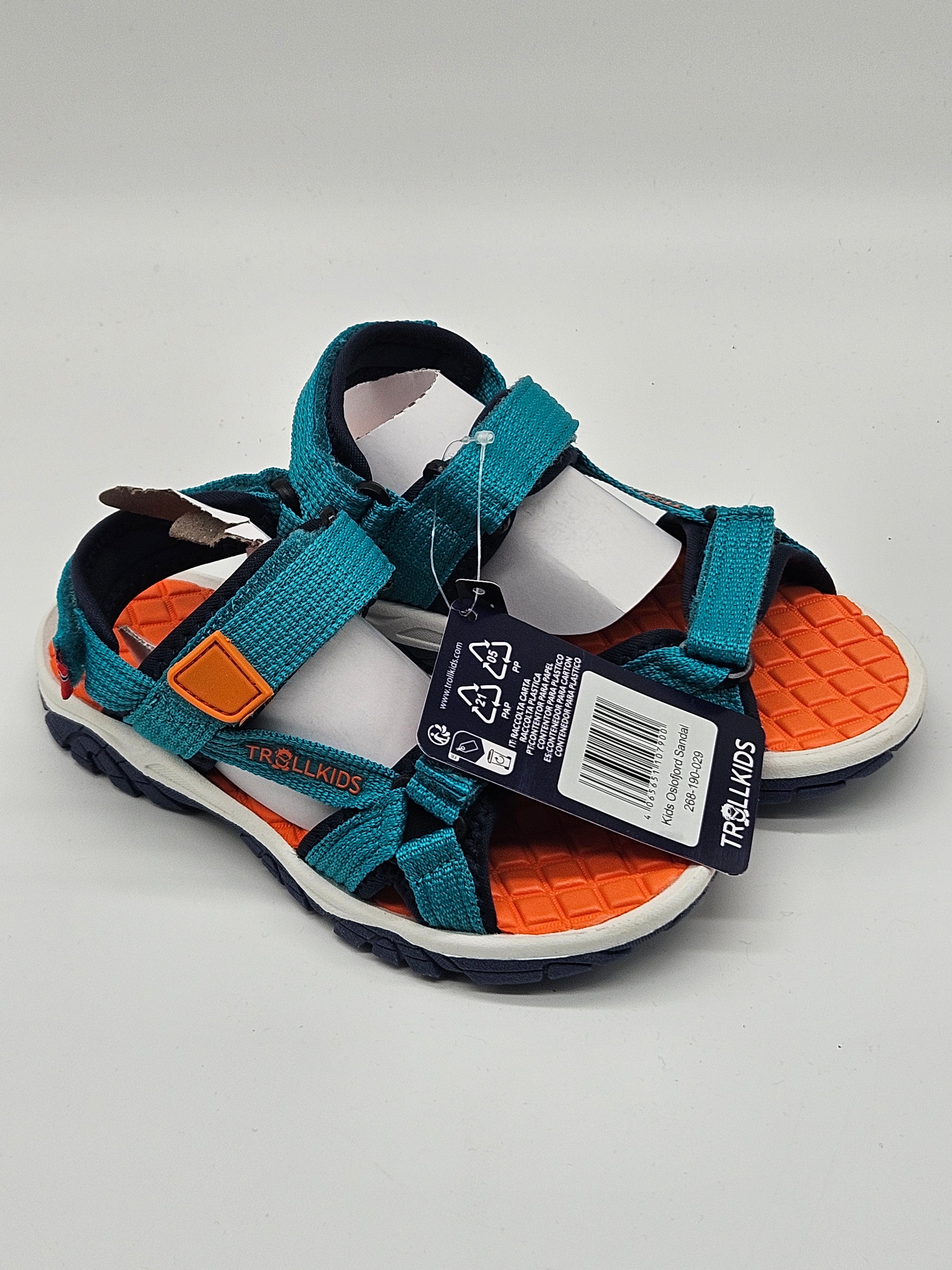 Bunte Trollkids Oslofjord Sandalen aus Leder mit Klettverschluss und offener Zehenpartie, ideal für Kinder im Sommer
