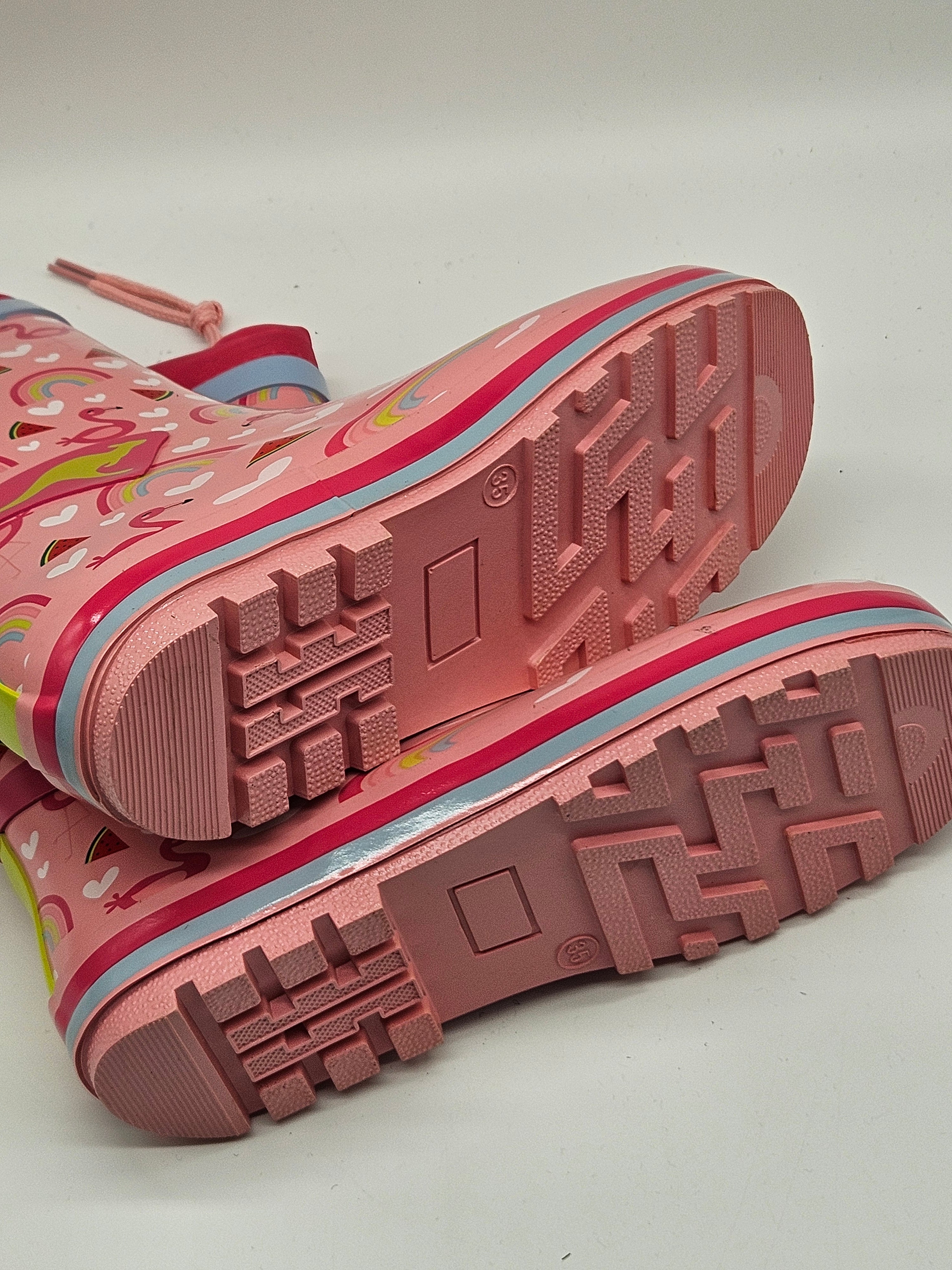 Kangaroos Summerrain Gummistiefel aus Gummi in schwarzer Farbe mit grünem Rand, wasserdicht und strapazierfähig für Regenwetter.