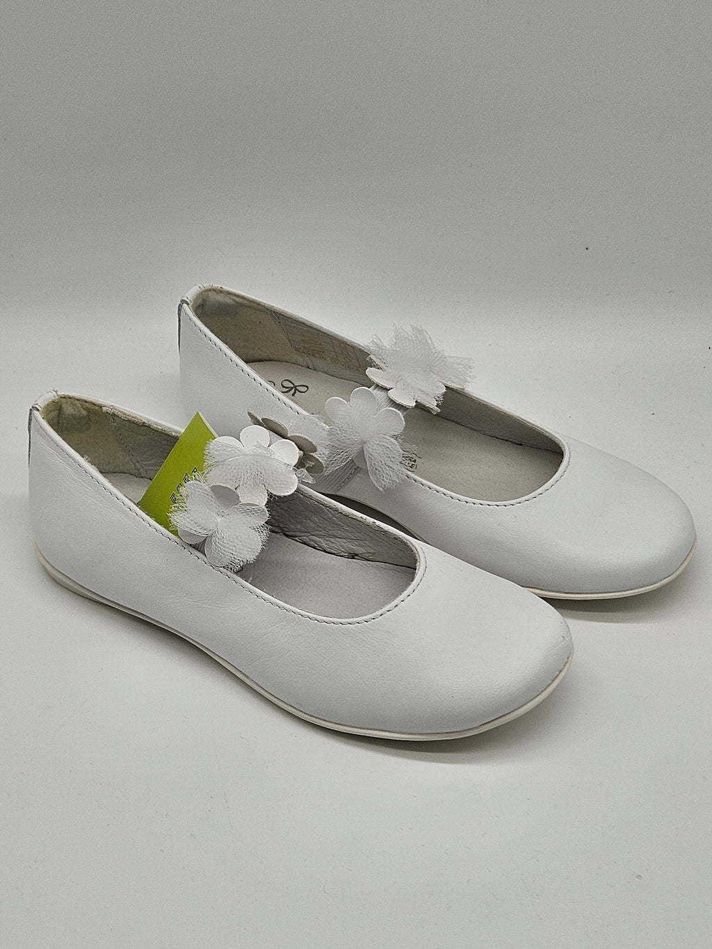 Primigi Ballerinas aus weichem Leder mit Schnürung und flacher Sohle, ideal für den Alltag.