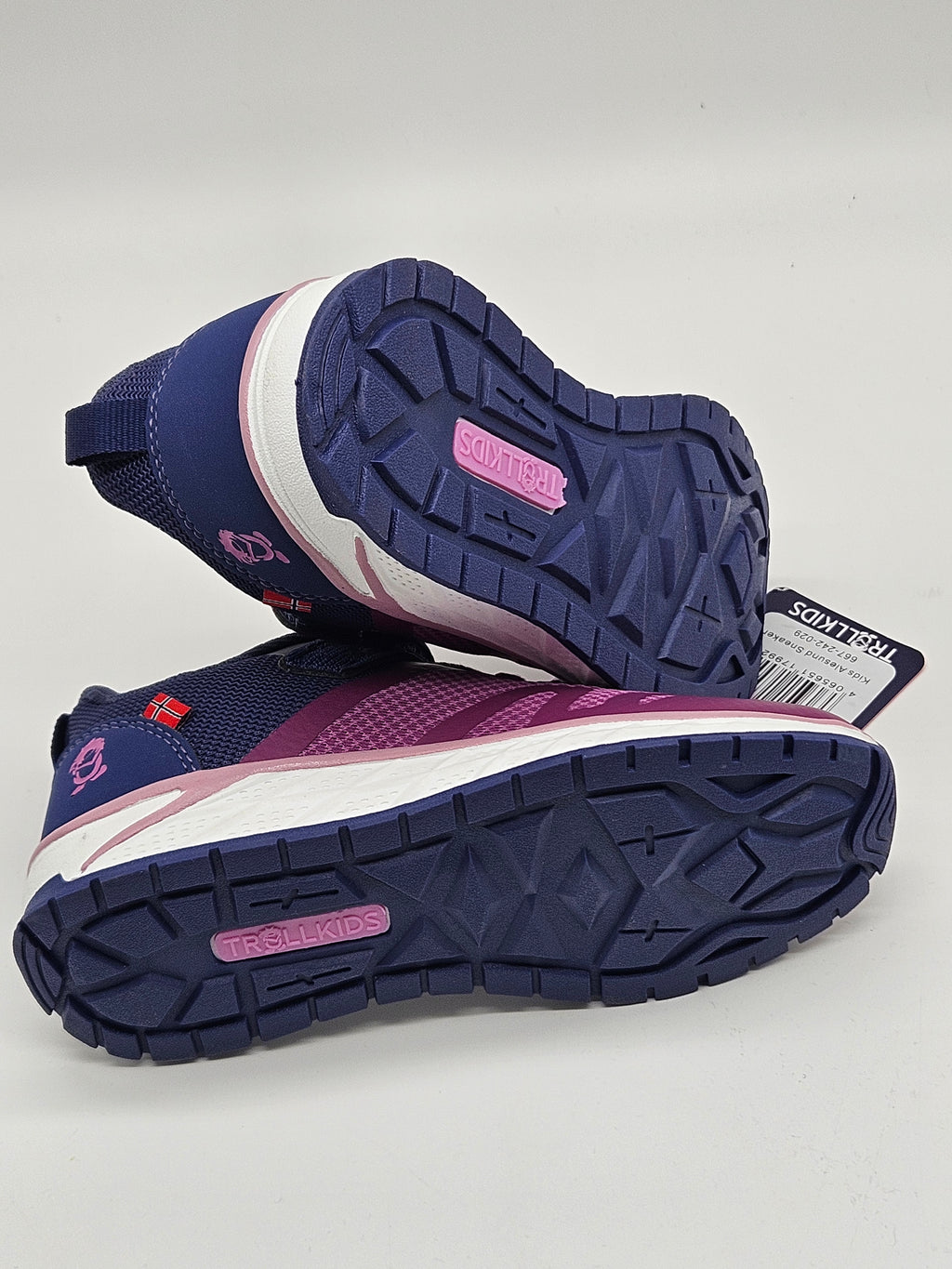 Bunte Trollkids Alesund Sneaker für Kinder mit bequemer Passform und strapazierfähigem Obermaterial, abgebildet in der Nahaufnahme.