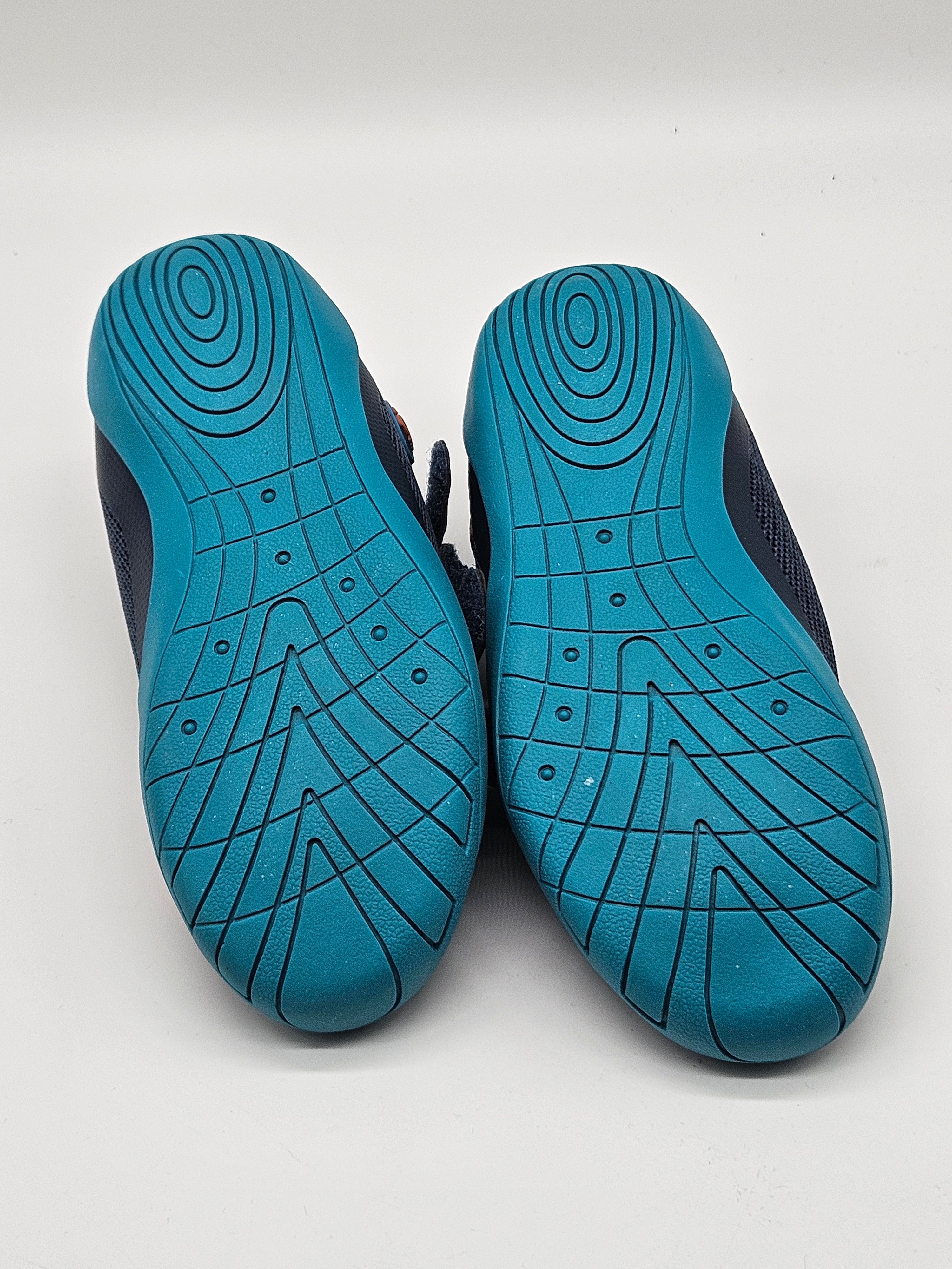 Sneaker Trollkids Eikefjord Hieker in blau mit weißen Schnürsenkeln, seitlicher Trollkids-Logo, bequemer Kinderschuh