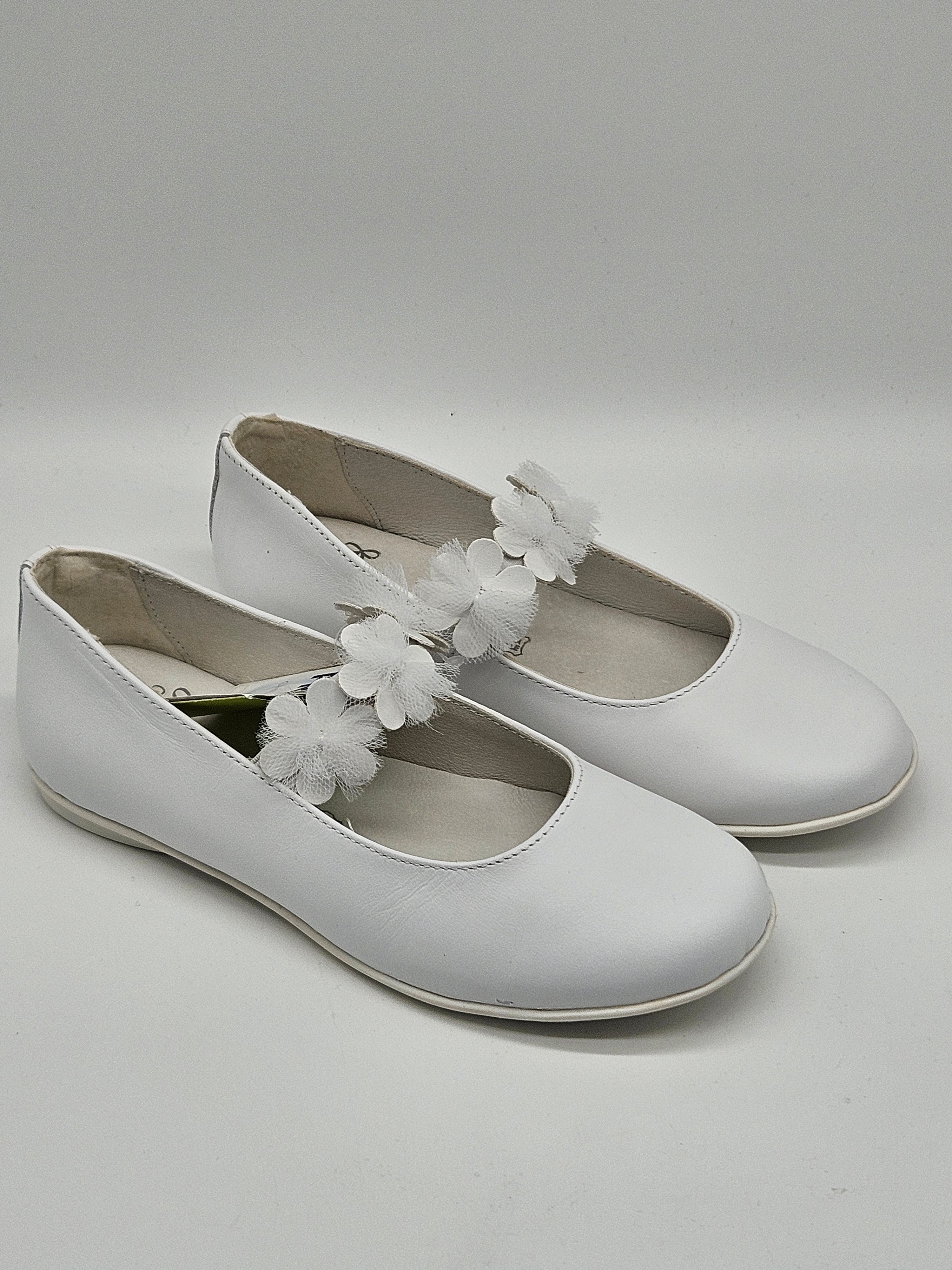 Primigi Ballerinas in Schwarz mit Riemen und Schnalle, weiches Lederfußbett, für bequemes Tragen und stilvollen Look.