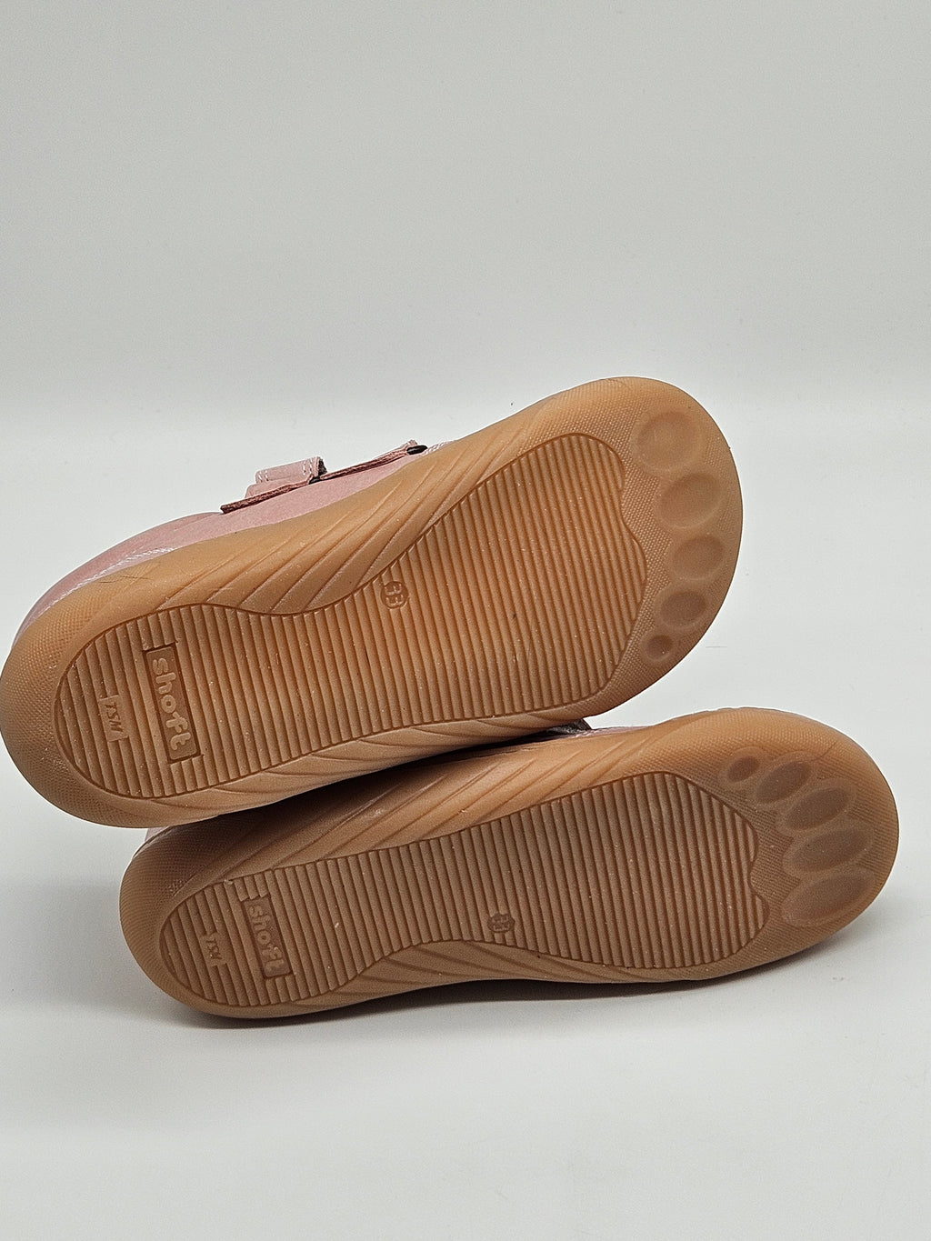 Barfußschuhe von Pom Pom mit bunten Pompons, flexible Sohle und bequemer Alltagsschuh für natürliche Bewegungsfreiheit