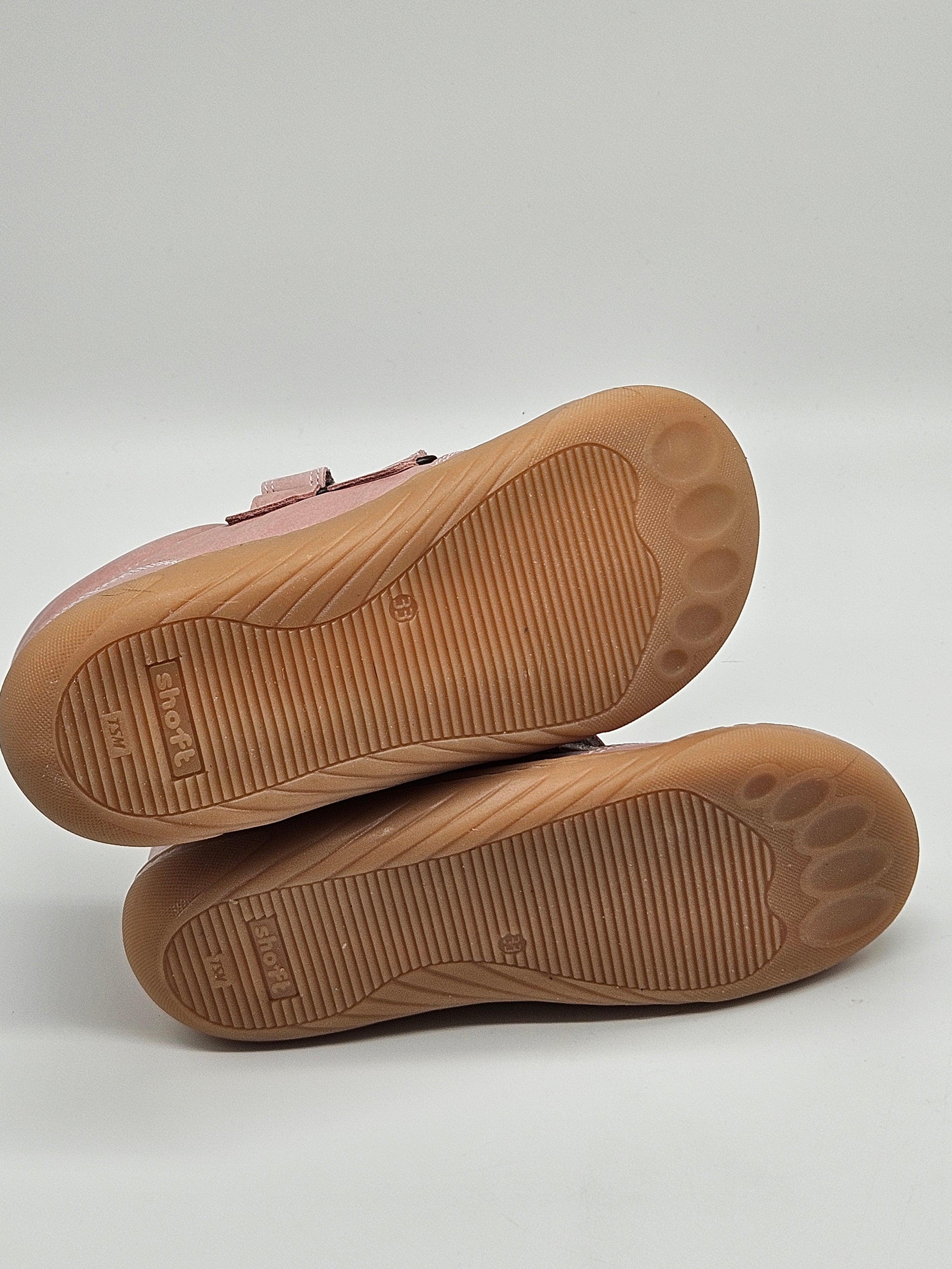 Barfußschuhe von Pom Pom mit bunten Pompons, flexible Sohle und bequemer Alltagsschuh für natürliche Bewegungsfreiheit