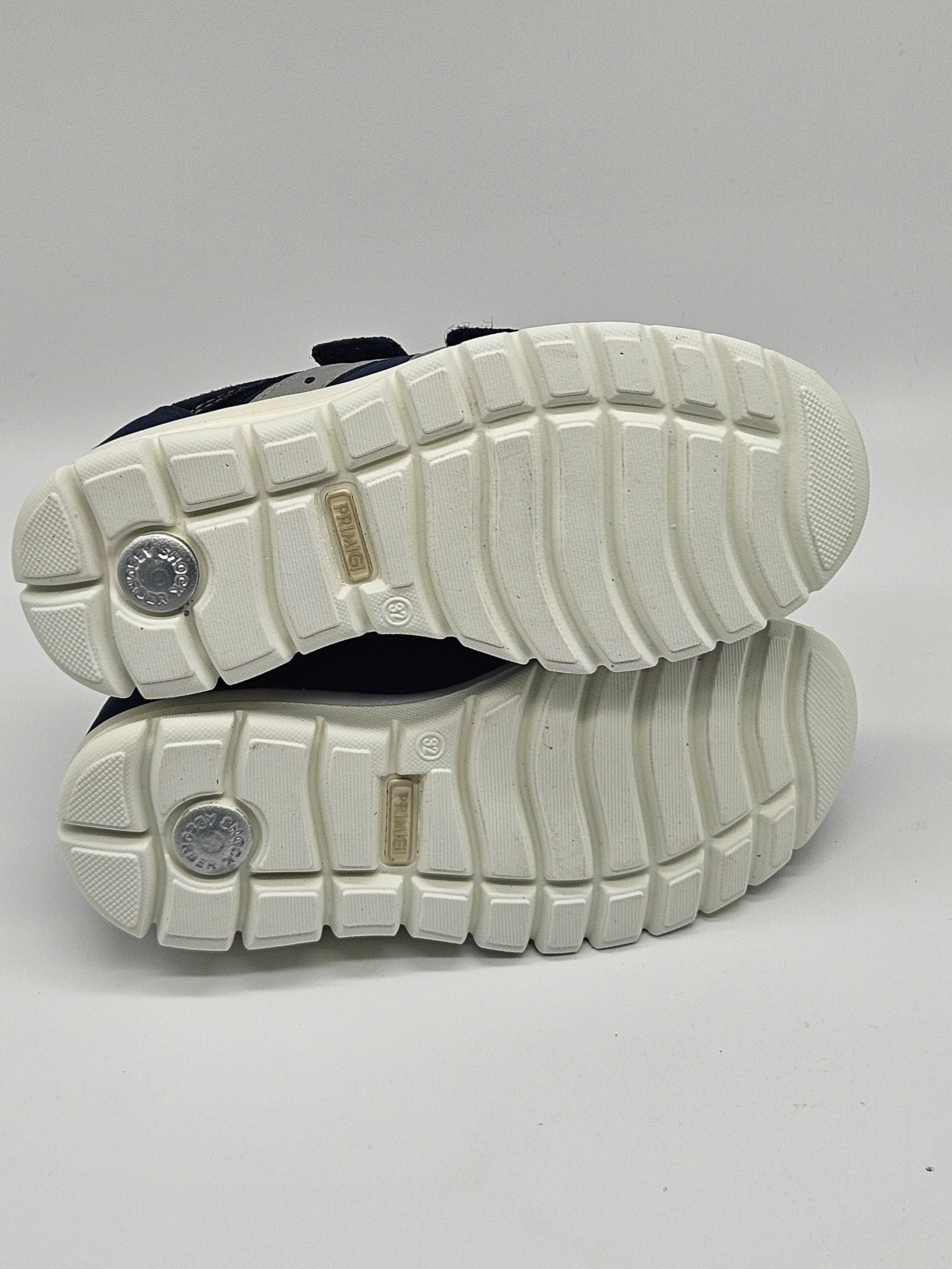 Primigi Sneaker aus Leder mit Schnürung, bequeme Kinderschuhe für Alltag und Freizeit, angenehmer Tragekomfort