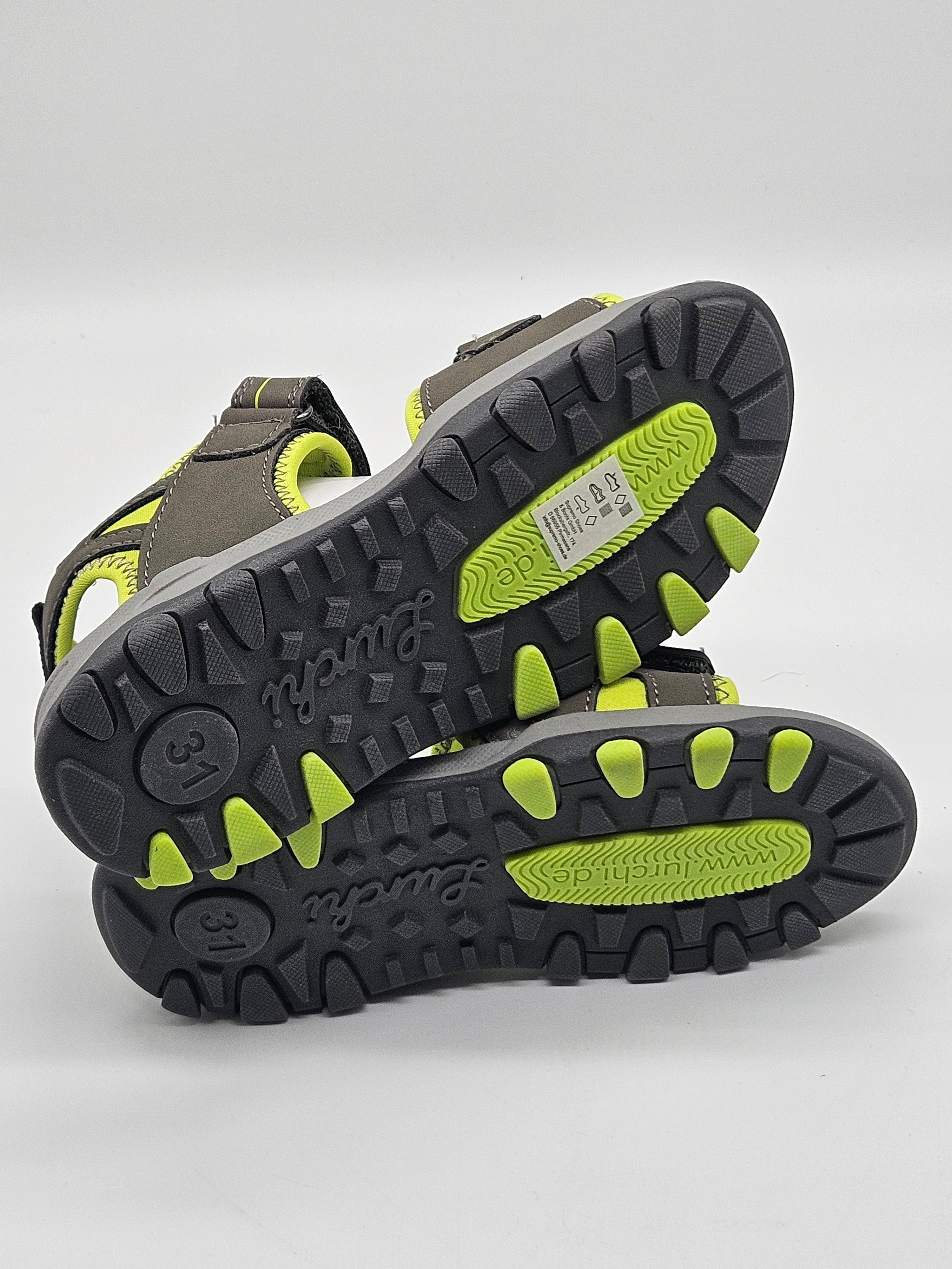 Lurchi Remo Sandalen aus Leder mit Klettverschluss und offener Zehenpartie, bequem für den Sommer, auf weißem Hintergrund.