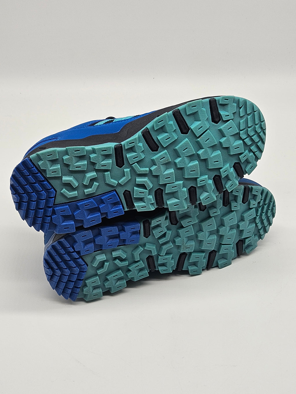 Trollkids Tronfjell Hiker Low Sneaker aus robustem Material, mit bequemer Passform und strapazierfähiger Sohle für Kinder.