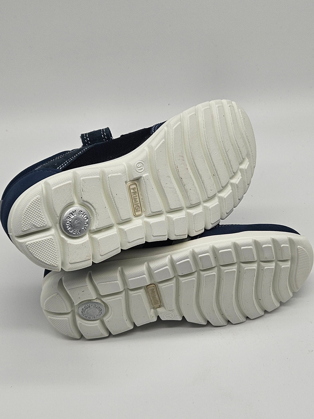 Primigi Sneaker für Kinder, bequemer Sportschuh mit atmungsaktivem Obermaterial und flexibler Sohle.