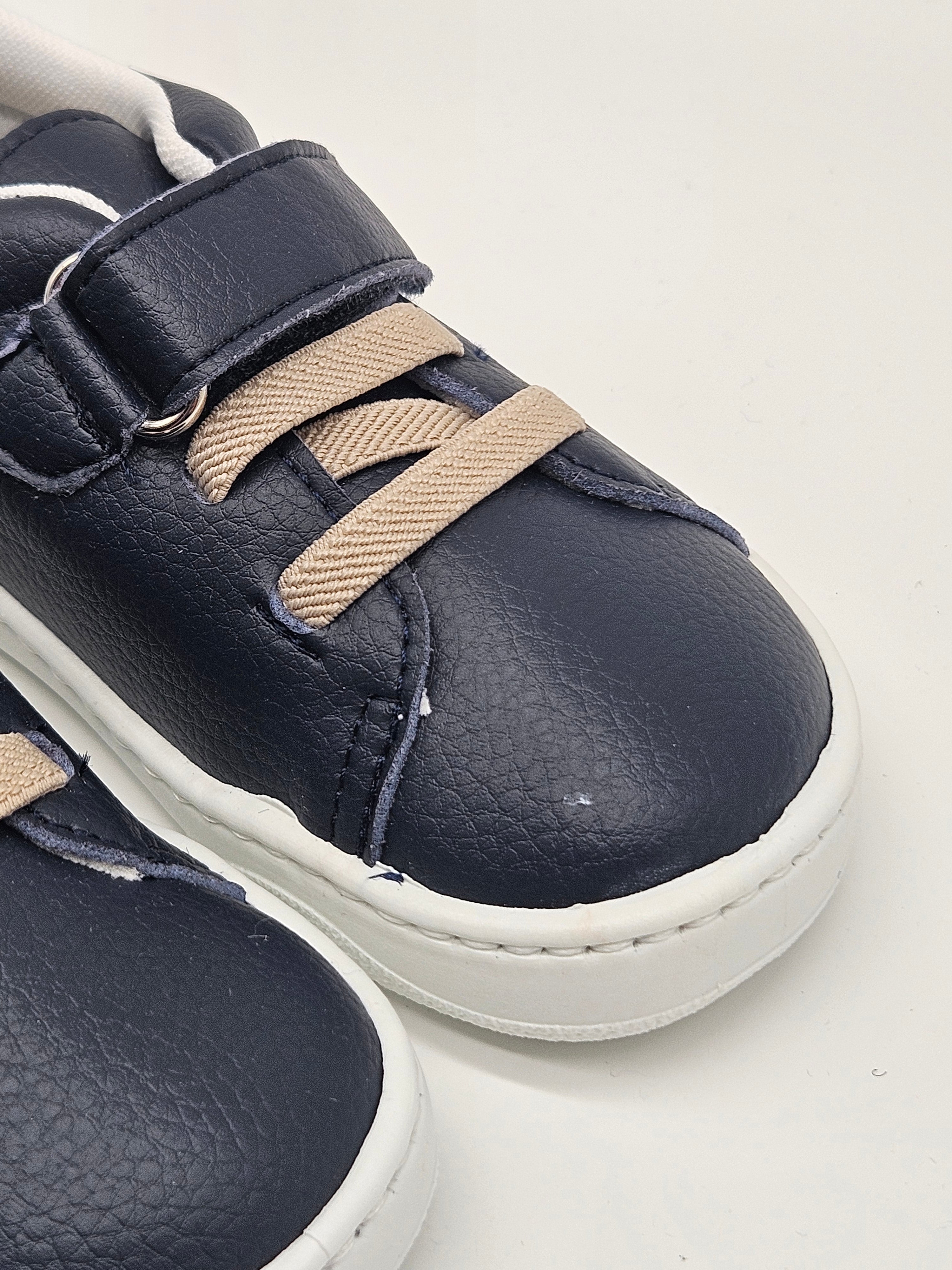 Lamino Barfußschuhe Sneaker aus weichem Material, detailreiche Nahaufnahme der bequemen, flexiblen Barfußsneaker