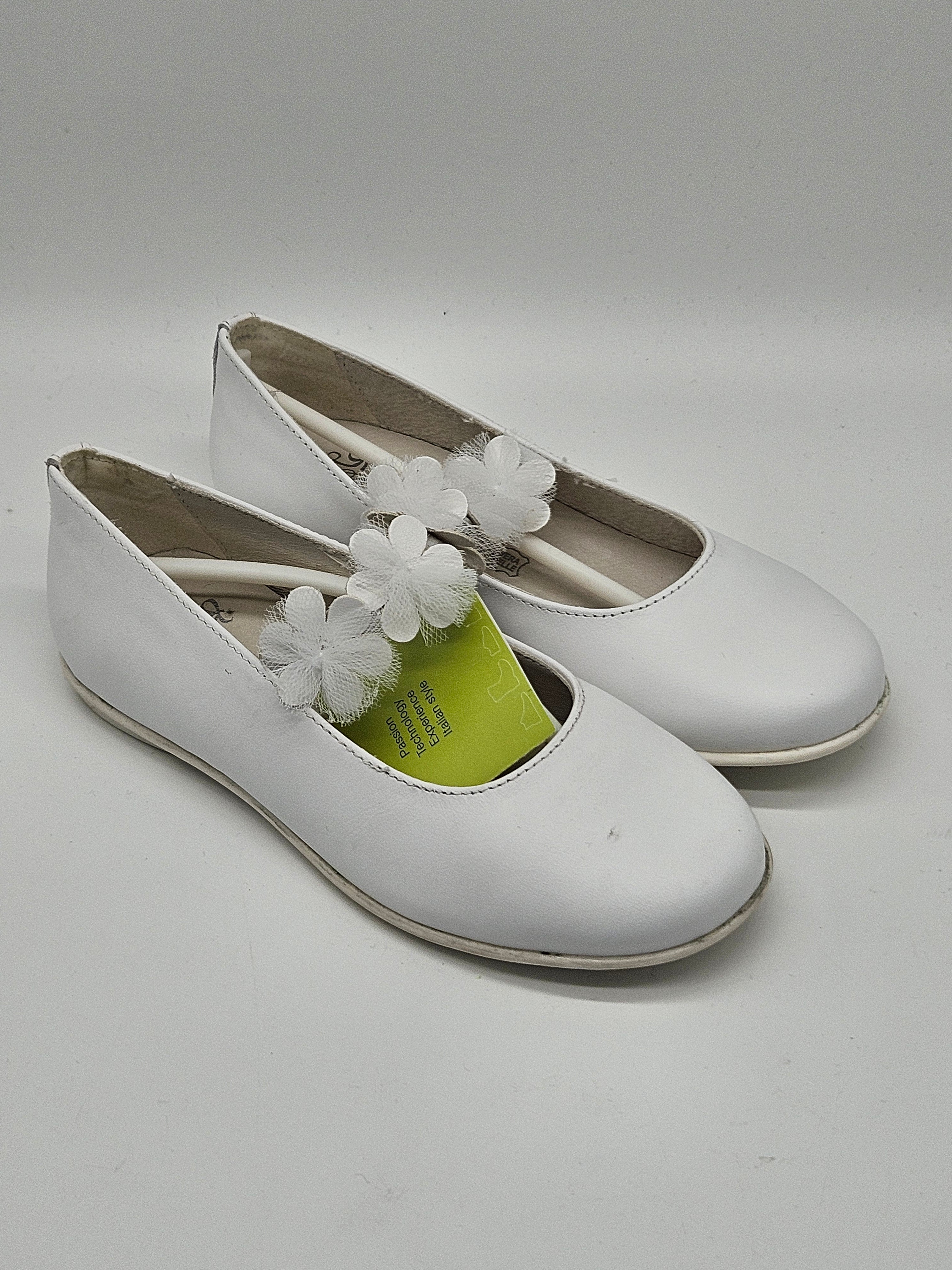 Primigi Ballerinas in Schwarz mit runder Zehenkappe und bequemer Sohle, perfekte Damenschuhe für den Alltag.
