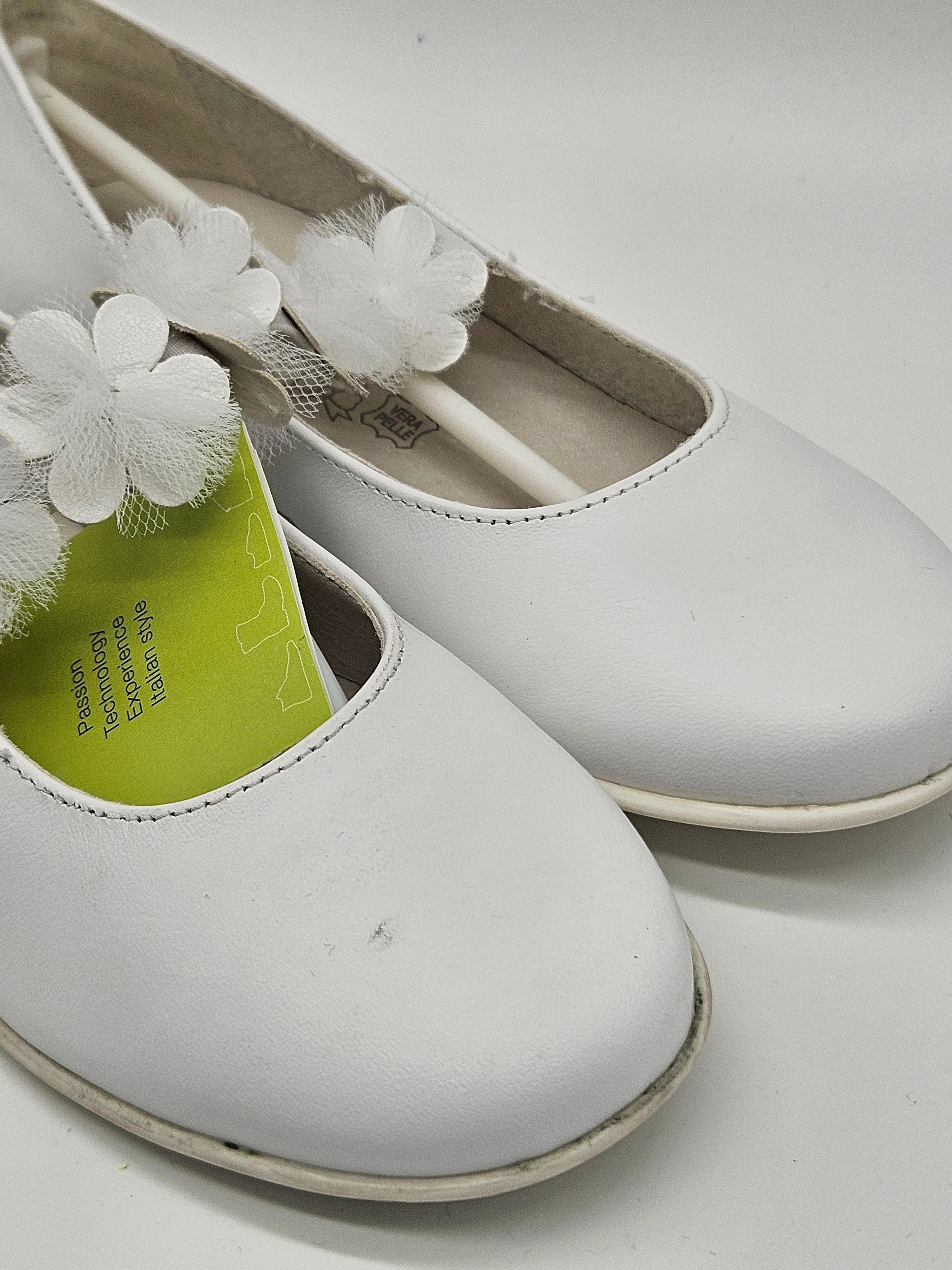 Primigi Ballerinas aus Leder mit Schnürung, bequemer Schuh für Damen, seitliche Ansicht