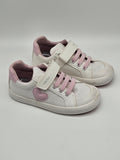 Moderne Geox B Gisli Sneaker aus Leder mit bequemen Schnürverschluss und sportlichem Design, ideal für Alltag und Freizeit.
