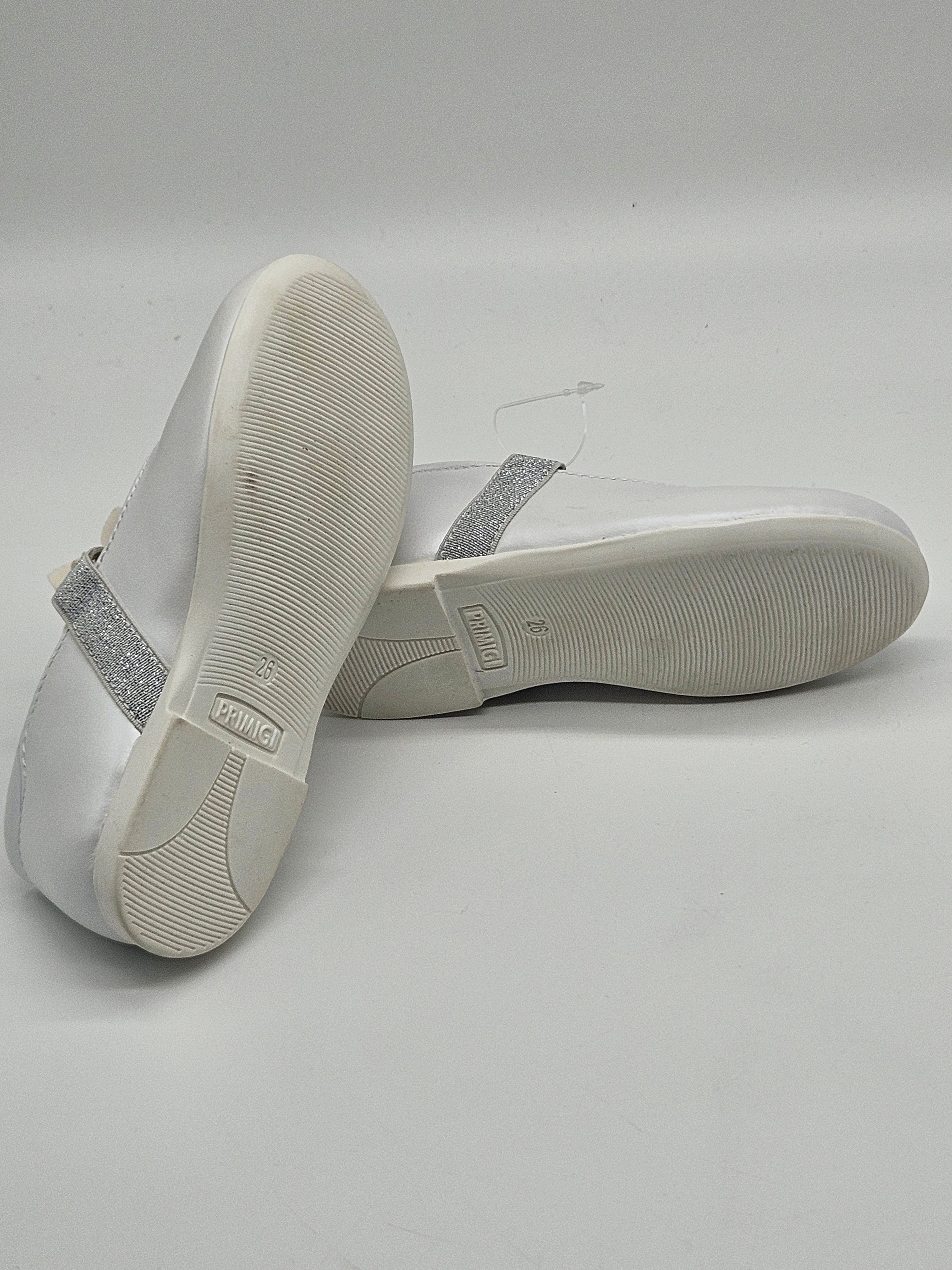 Primigi Ballerinas in elegant Design, aus weichem Material, für Damen, seitlich mit Schnürung und flexiblem Sohlenbereich.